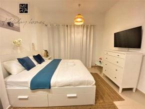 Mira Holiday Homes - New studio in Town Square - Gym & Pool